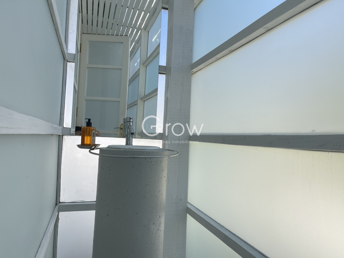 Casa ID.2911 - Excelente casa en La Barra de 4 dormitorios mas servicio