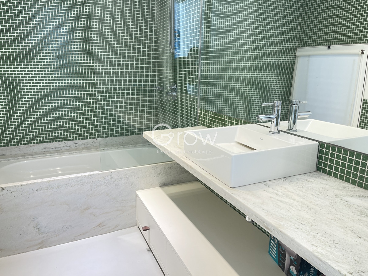 Casa ID.2911 - Excelente casa en La Barra de 4 dormitorios mas servicio