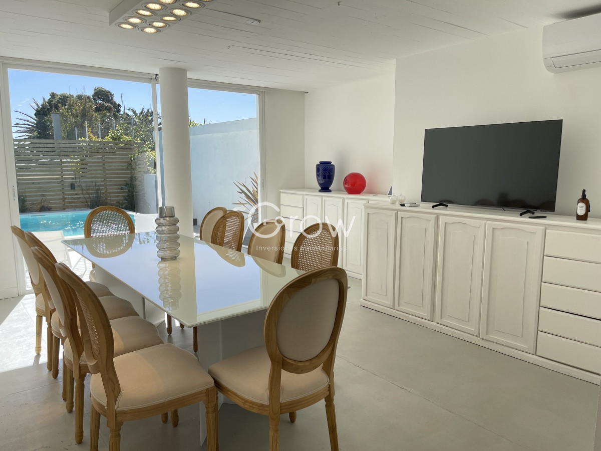 Casa ID.2911 - Excelente casa en La Barra de 4 dormitorios mas servicio