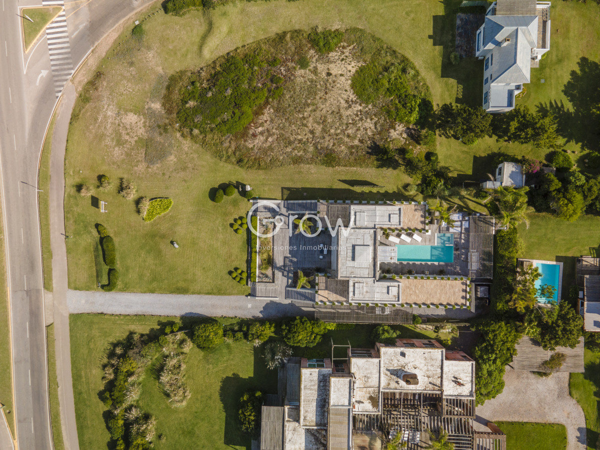 Casa ID.2714 - Importante casa en primera linea frente al mar de Montoya, 4 dormitorios más servicio