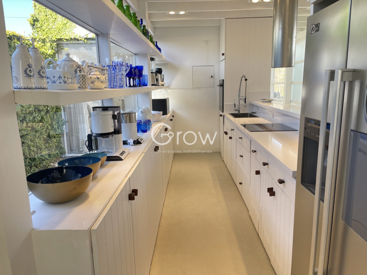 Casa ID.2911 - Excelente casa en La Barra de 4 dormitorios mas servicio