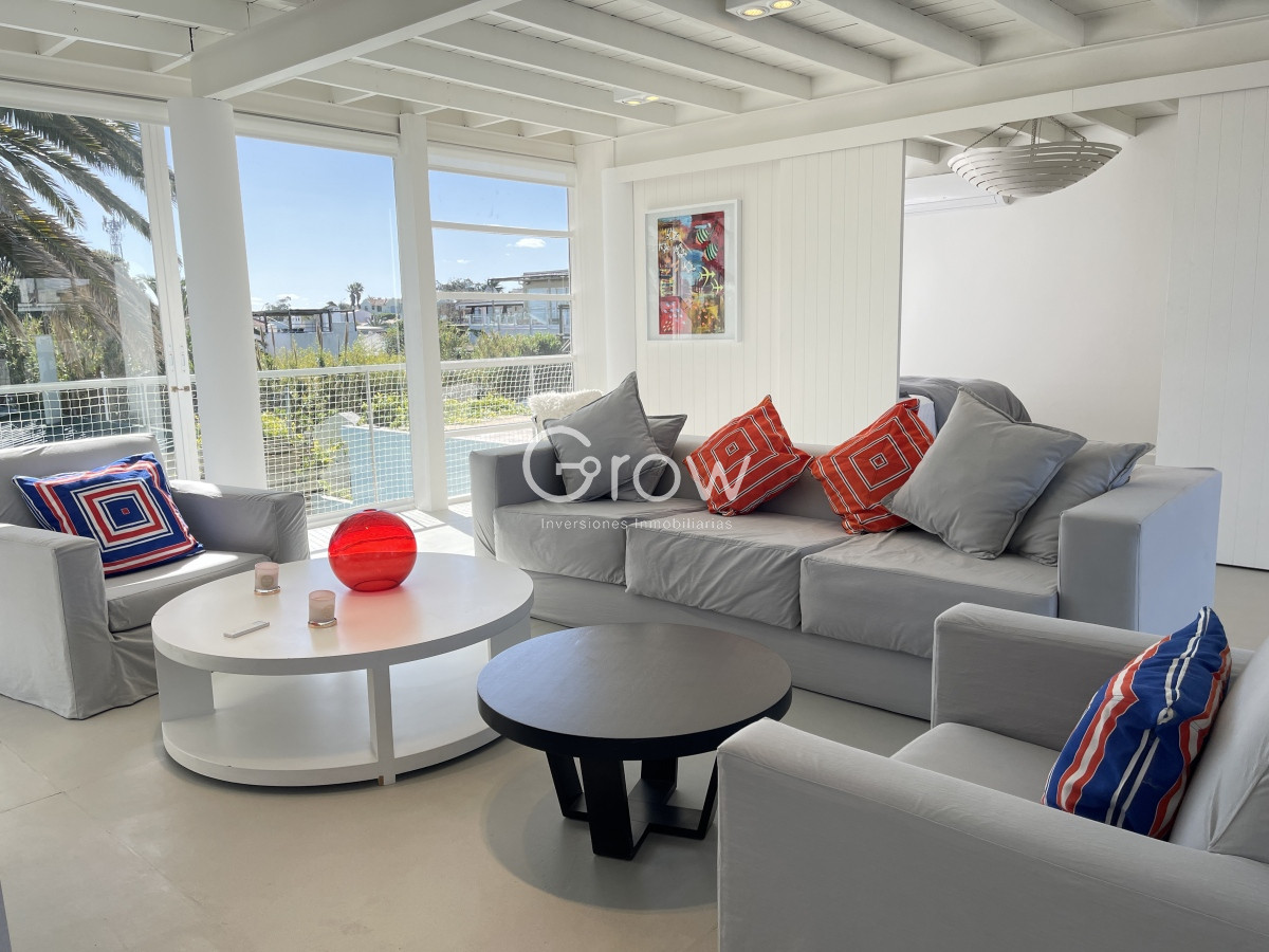 Casa ID.2911 - Excelente casa en La Barra de 4 dormitorios mas servicio