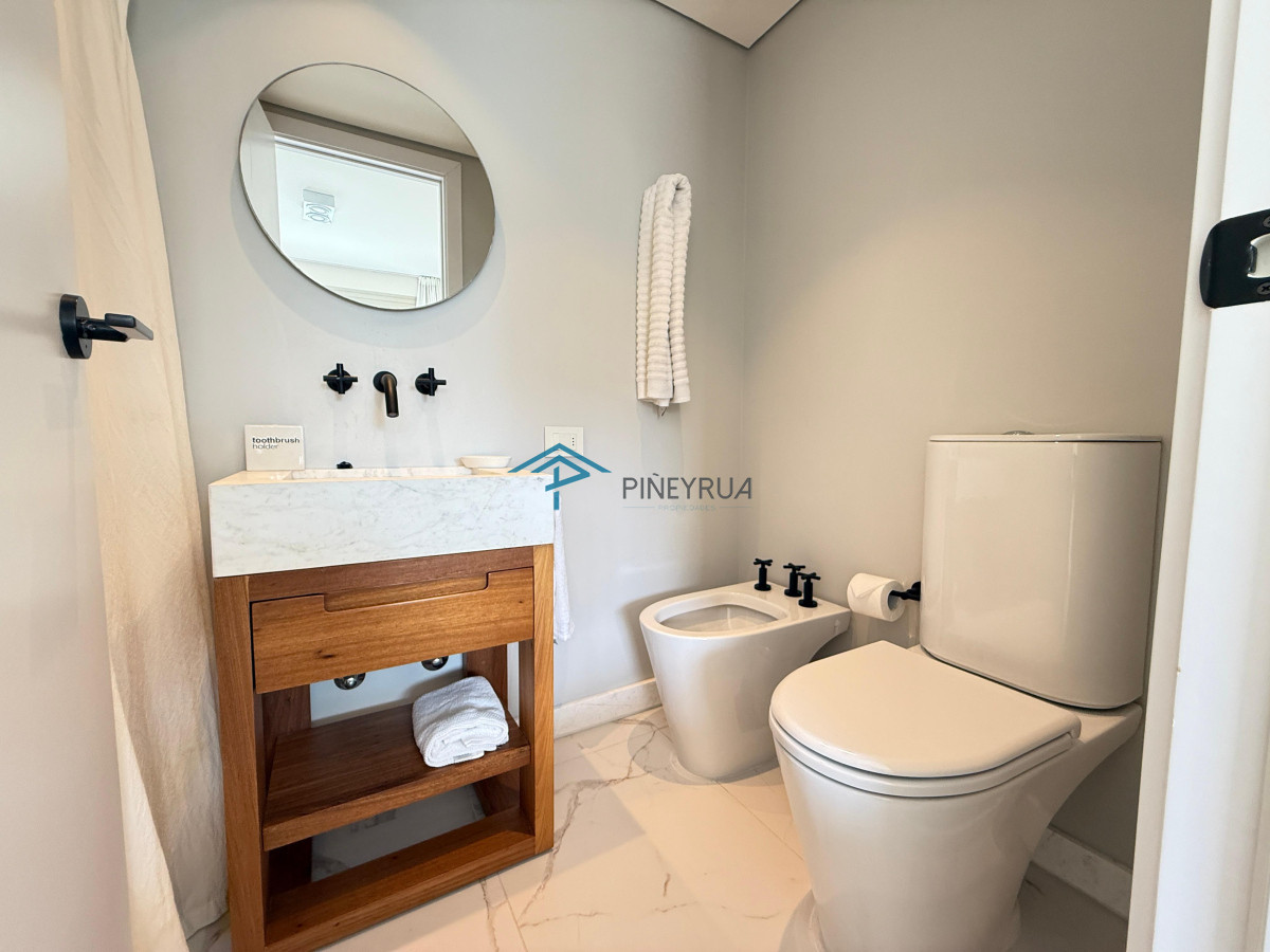 Departamento de 4 dormitorios en suite más servicio, sobre la playa, Manantiales