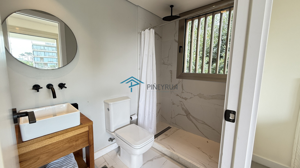 Departamento de 4 dormitorios en suite más servicio, sobre la playa, Manantiales