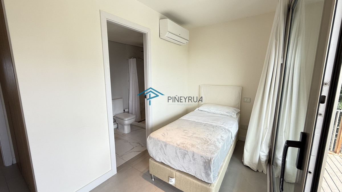 Departamento de 4 dormitorios en suite más servicio, sobre la playa, Manantiales