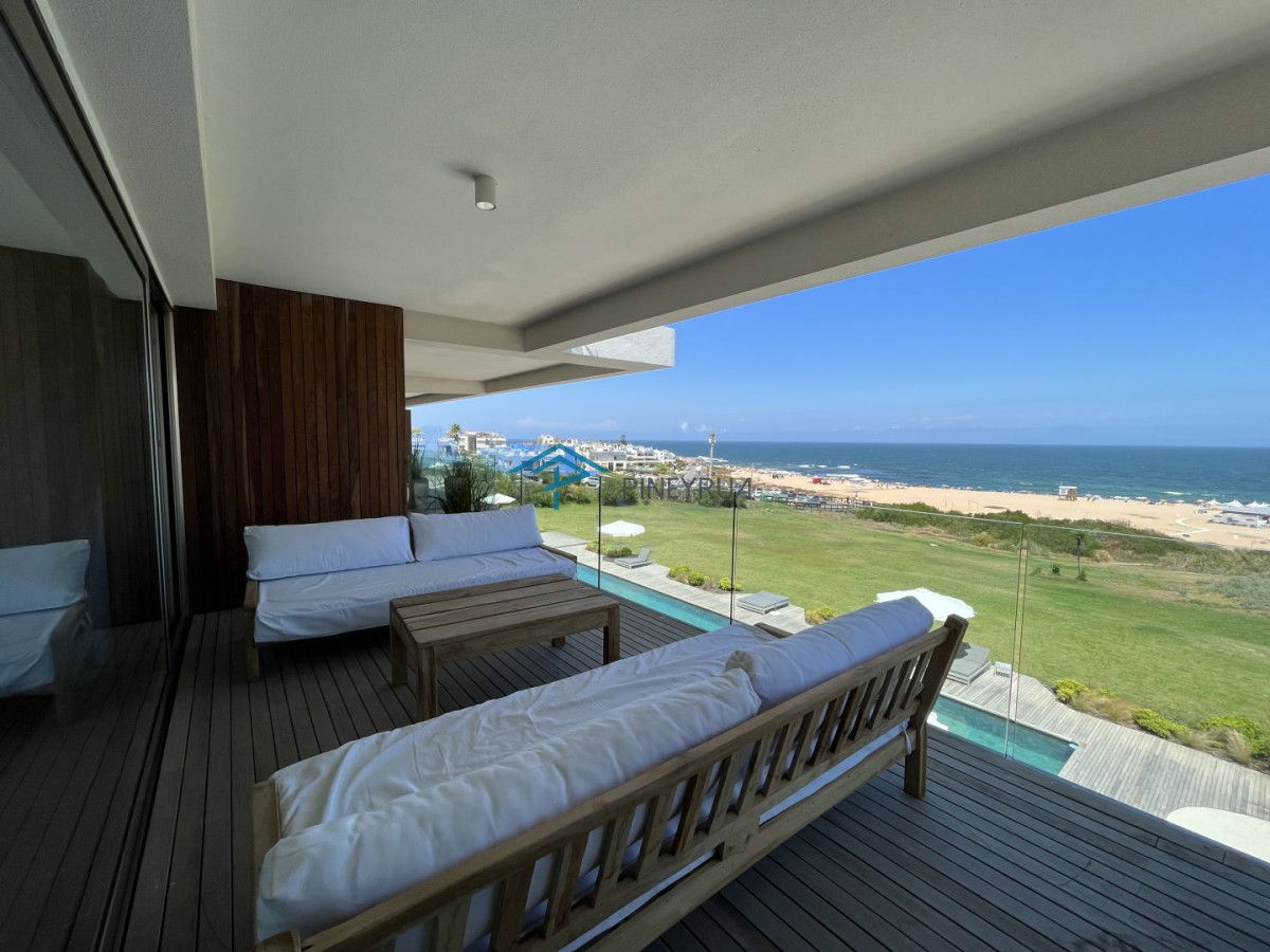Departamento de 4 dormitorios en suite más servicio, sobre la playa, Manantiales