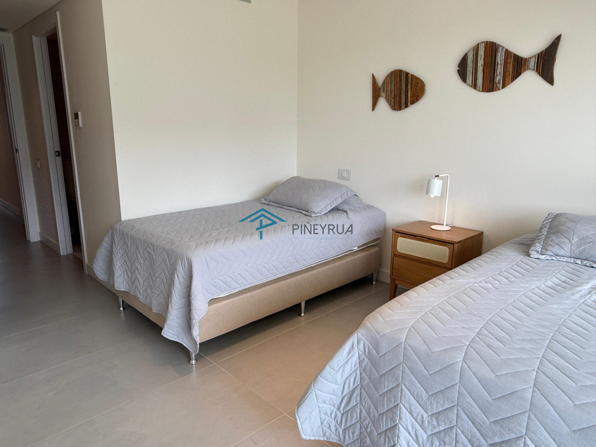Departamento de 4 dormitorios en suite más servicio, sobre la playa, Manantiales