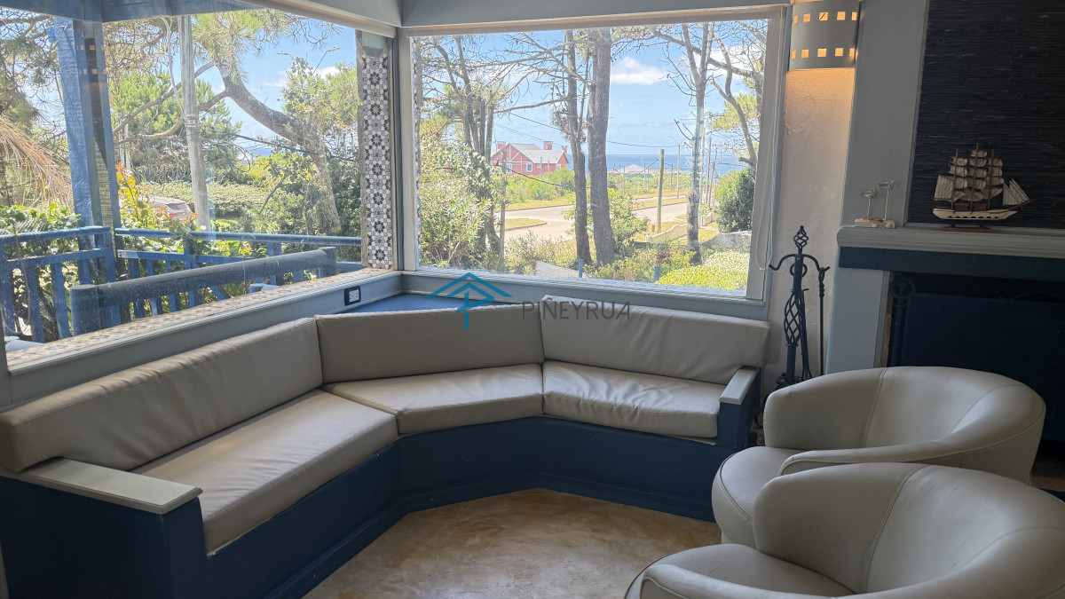 Casa ID.429 - Casa bien ubicada con vistas al mar, piscina y amplio espacio exterior