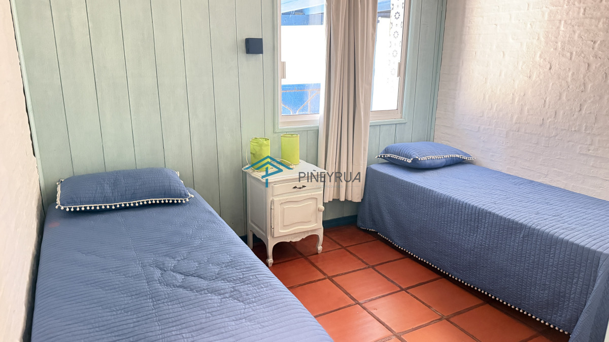 Casa ID.429 - Casa bien ubicada con vistas al mar, piscina y amplio espacio exterior