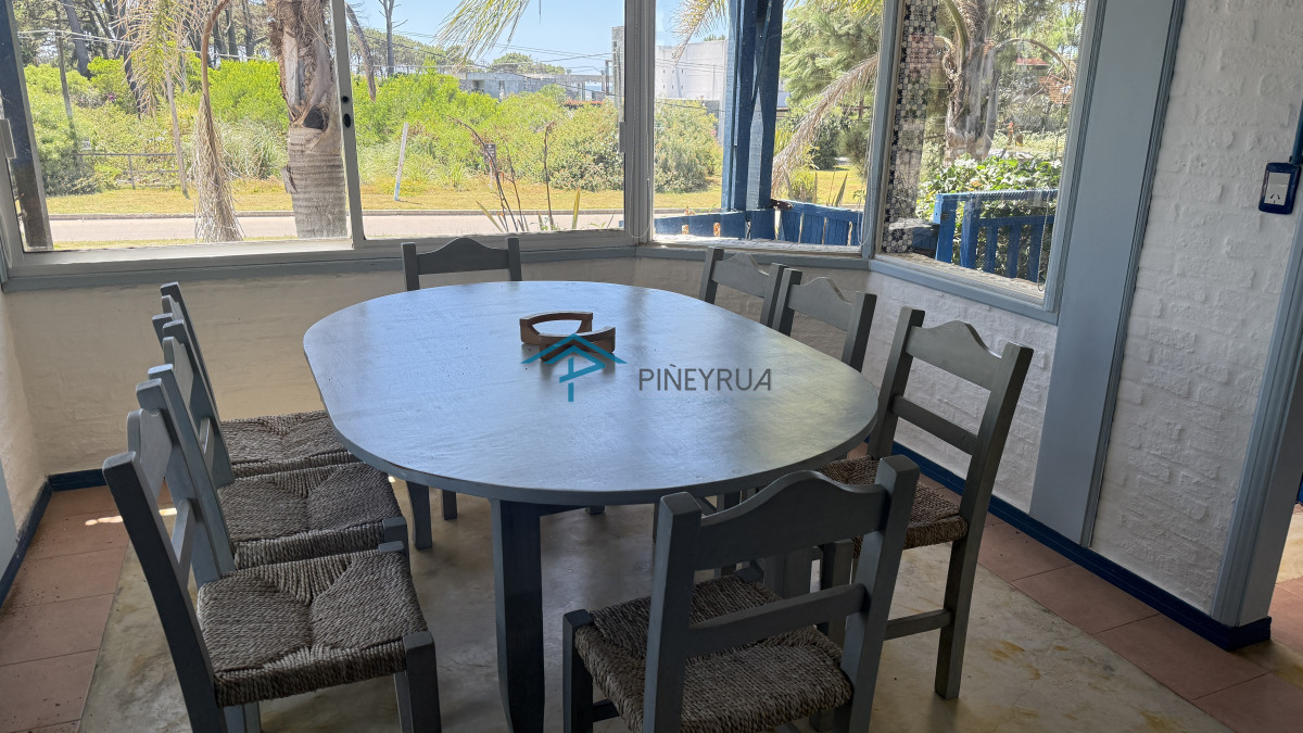 Casa ID.429 - Casa bien ubicada con vistas al mar, piscina y amplio espacio exterior