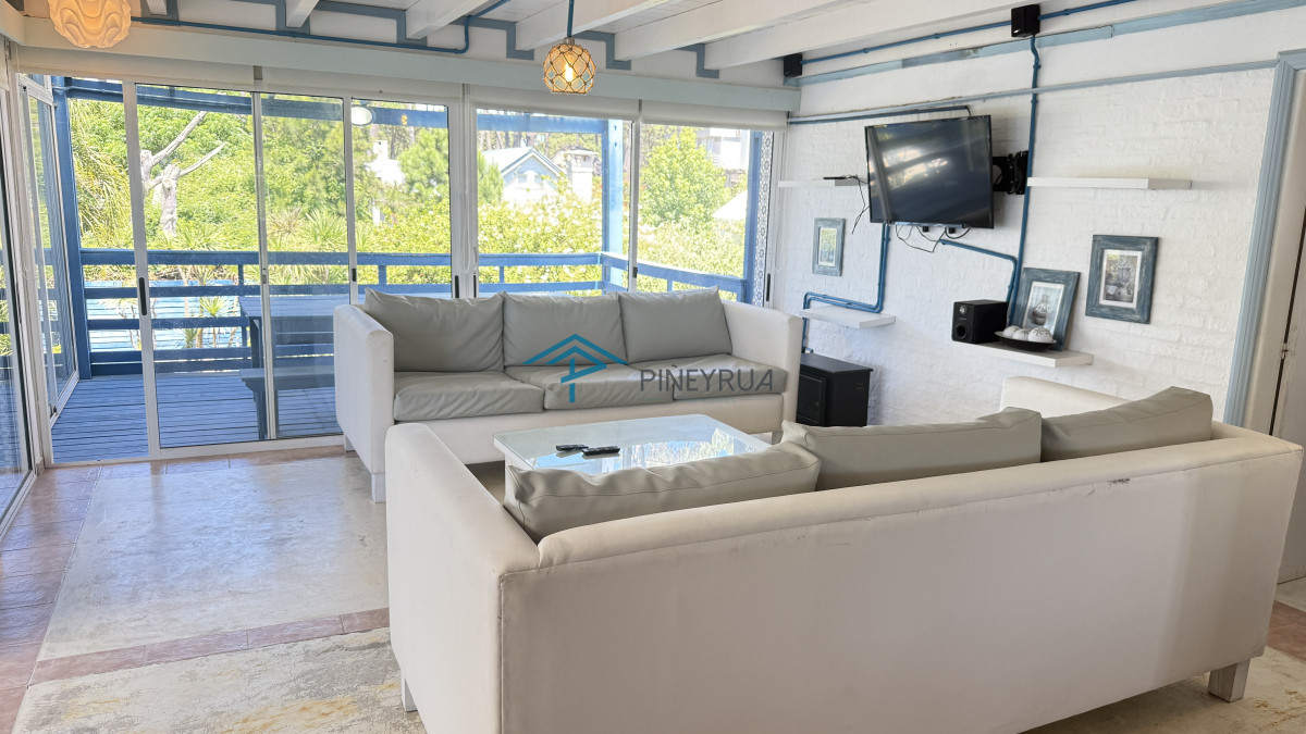 Casa ID.429 - Casa bien ubicada con vistas al mar, piscina y amplio espacio exterior