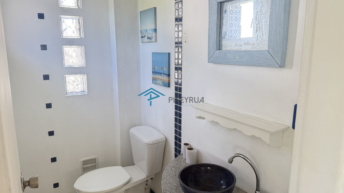 Casa ID.429 - Casa bien ubicada con vistas al mar, piscina y amplio espacio exterior