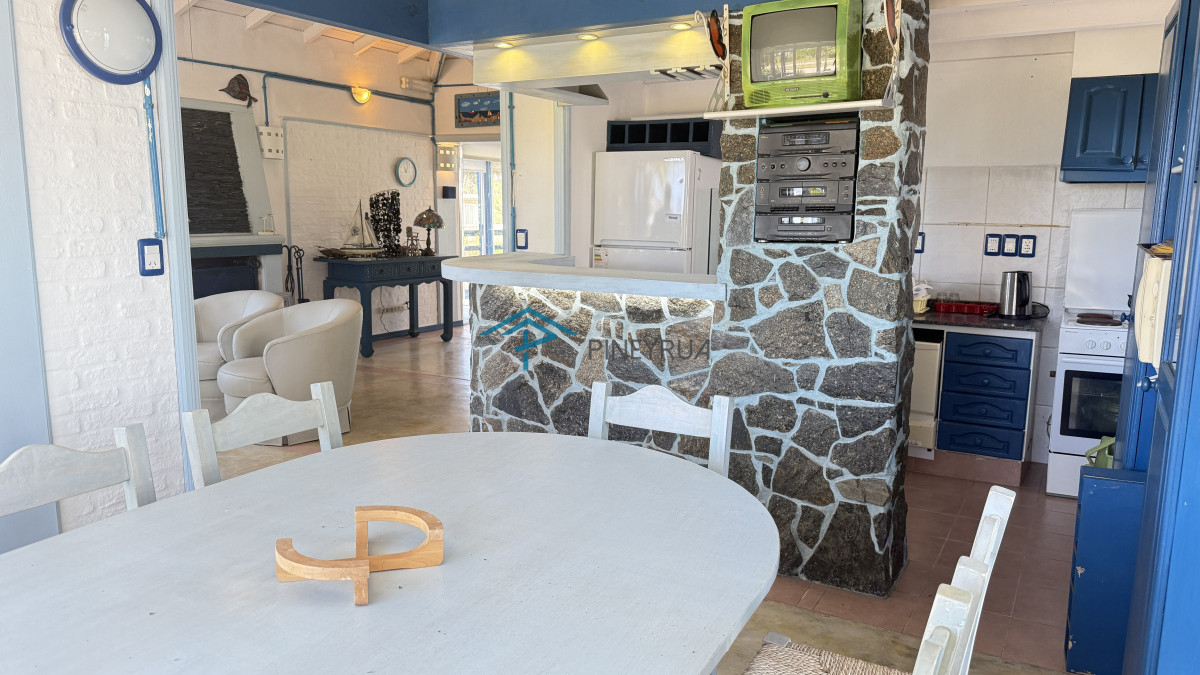 Casa ID.429 - Casa bien ubicada con vistas al mar, piscina y amplio espacio exterior