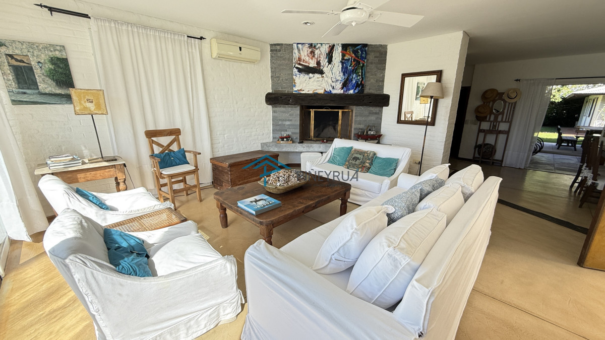 Hermosa casa en Montoya con vista al mar