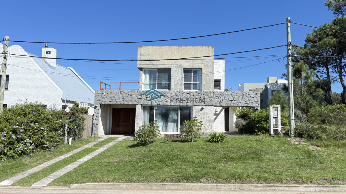Hermosa casa en Montoya con vista al mar