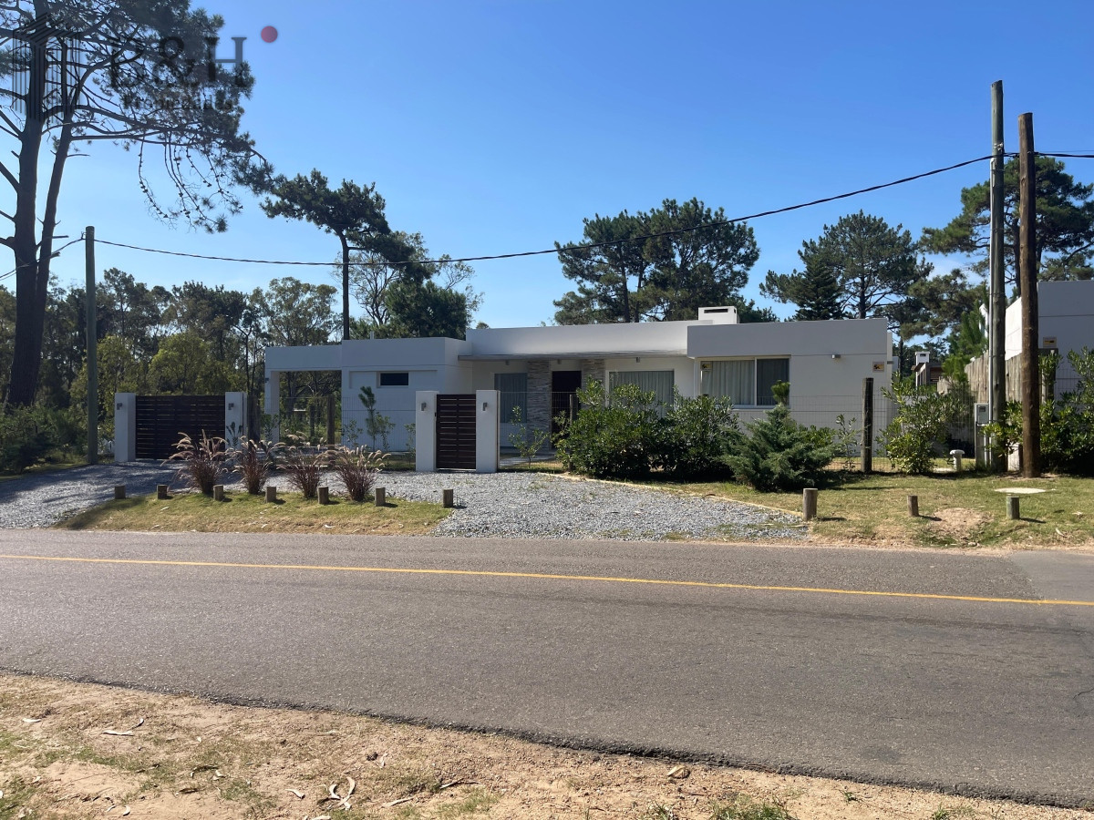 Casa ID.3686 - Moderna casa de 3 dormitorios a estrenar en la barra
