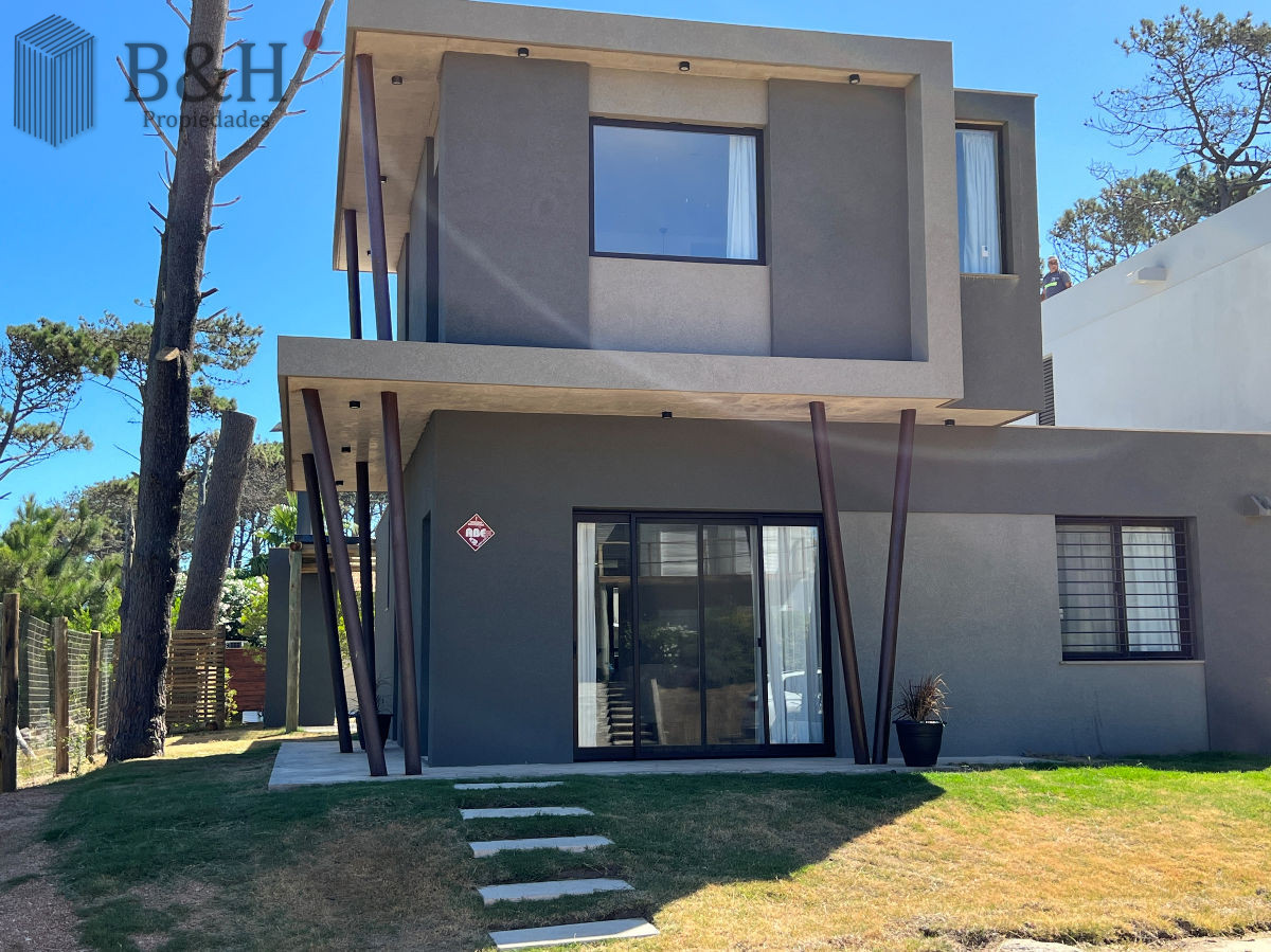 Casa ID.3688 - Moderna casa de 3 dormitorios en Montoya