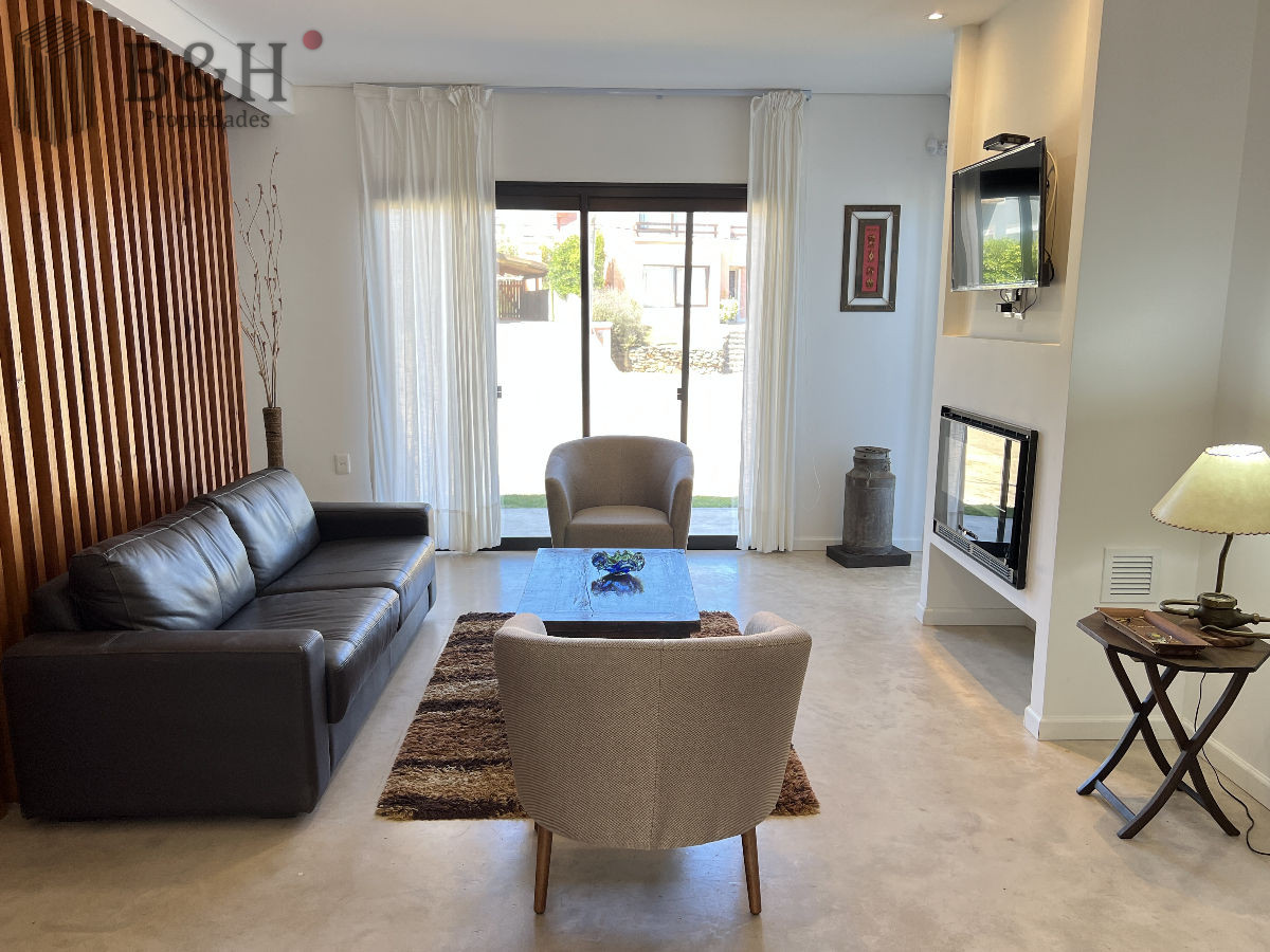 Casa ID.3688 - Moderna casa de 3 dormitorios en Montoya
