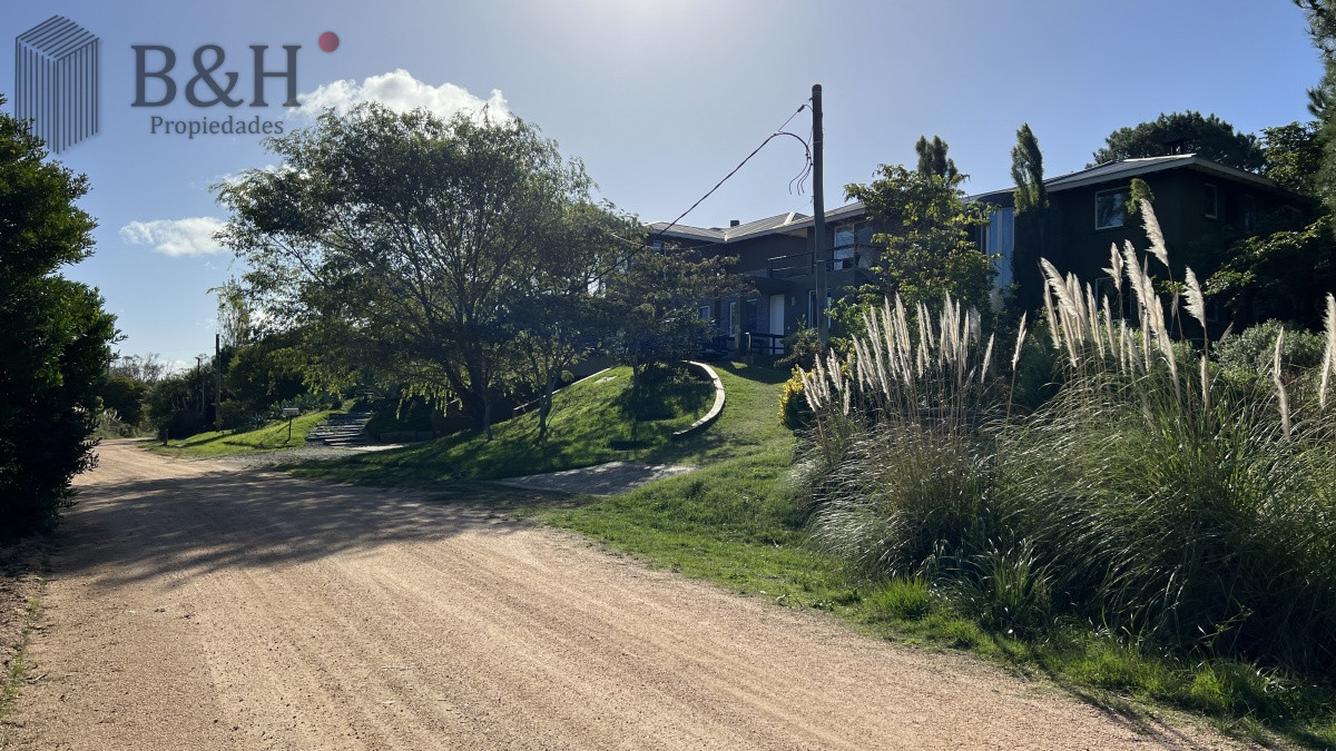 Terreno ID.3846 - Se vende amplio terreno esquinero en La Barra