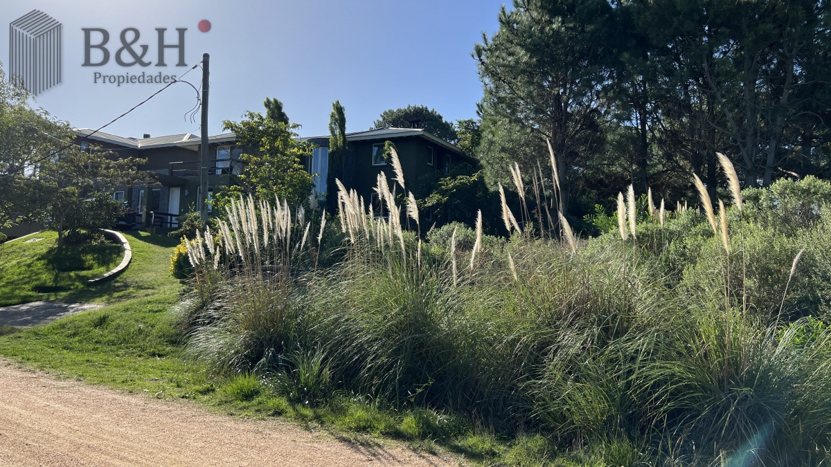 Terreno ID.3846 - Se vende amplio terreno esquinero en La Barra