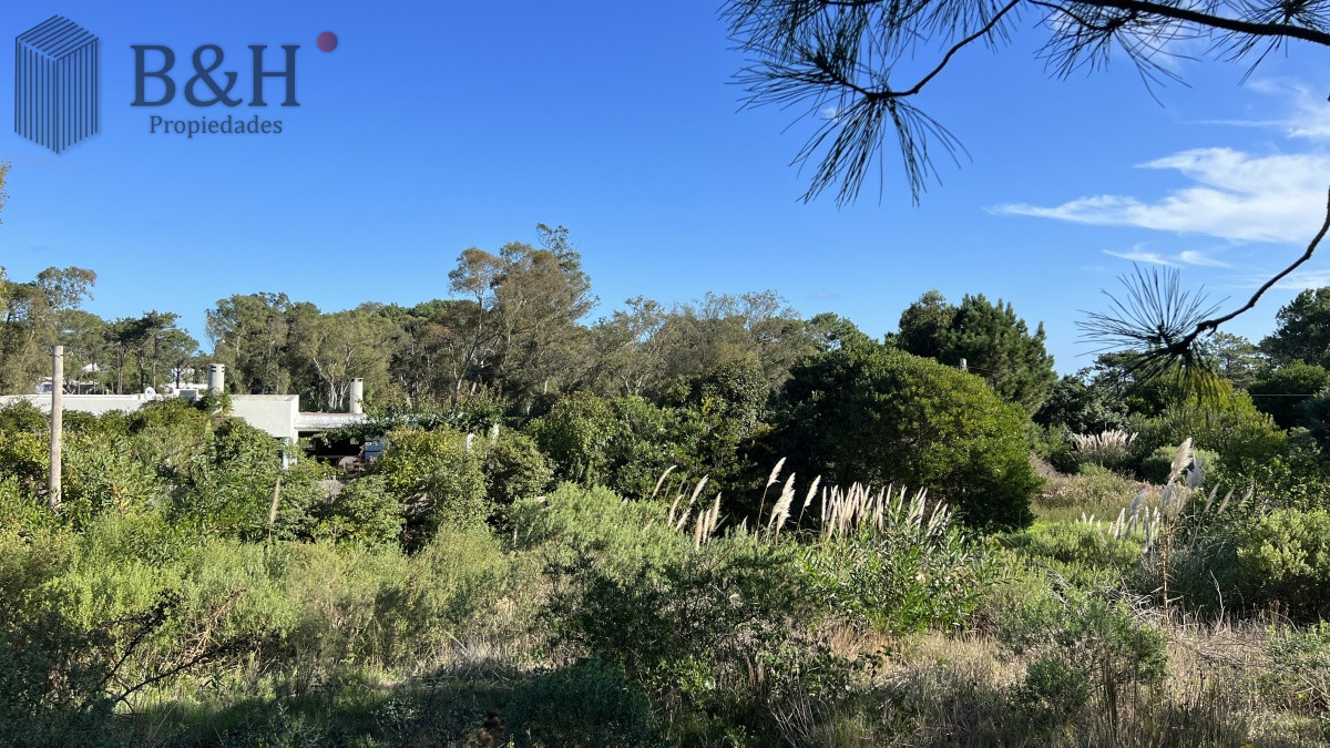 Terreno ID.3846 - Se vende amplio terreno esquinero en La Barra