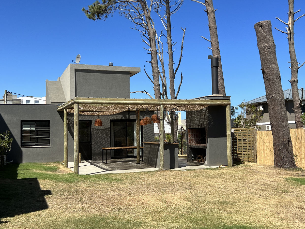 Casa ID.205 - Moderna casa de 3 dormitorios en Montoya