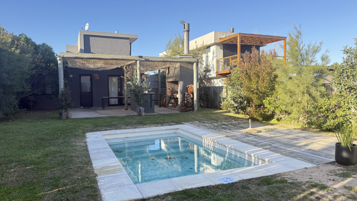 Casa ID.205 - Moderna casa de 3 dormitorios en Montoya