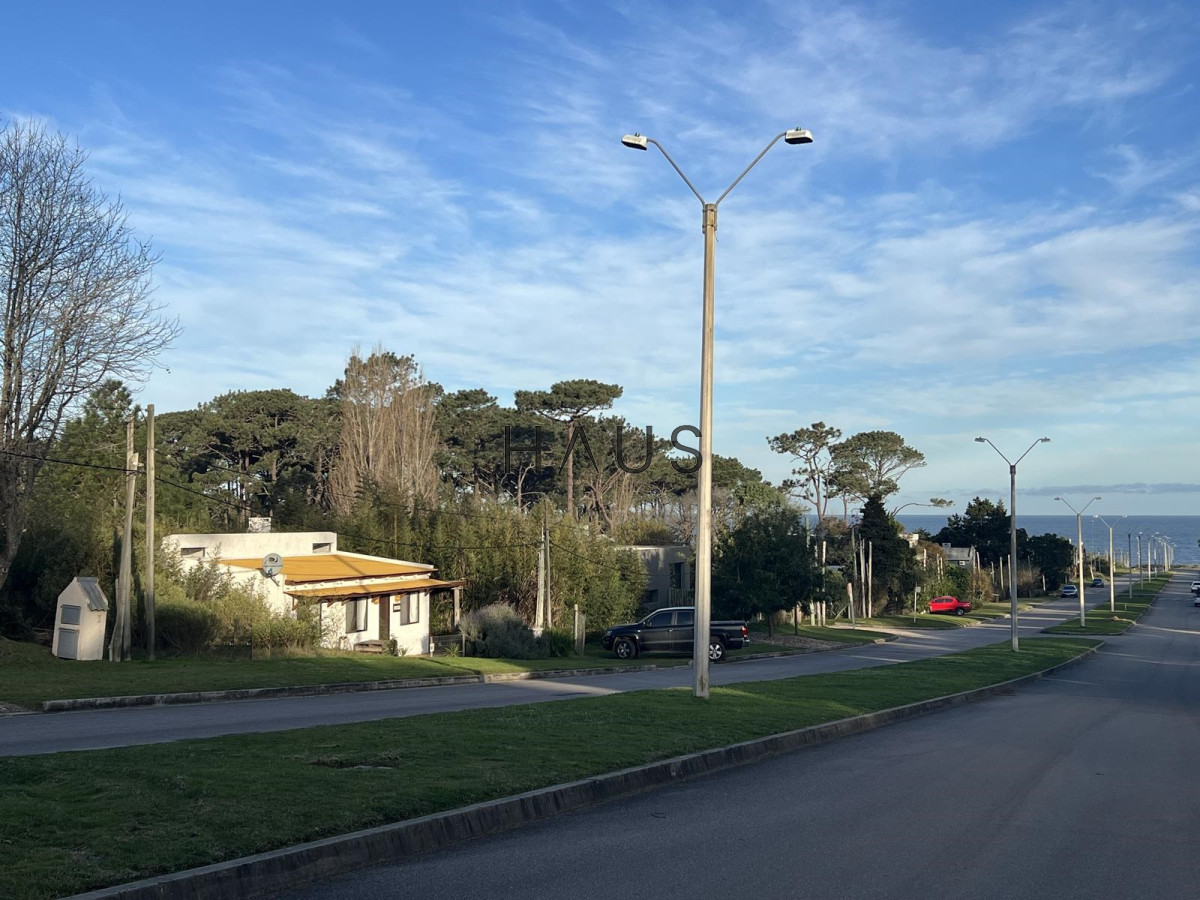 Terreno ID.373 - Terreno en Montoya La Barra, sobre Av. jaureguiberry a 450mts del mar, 504m2