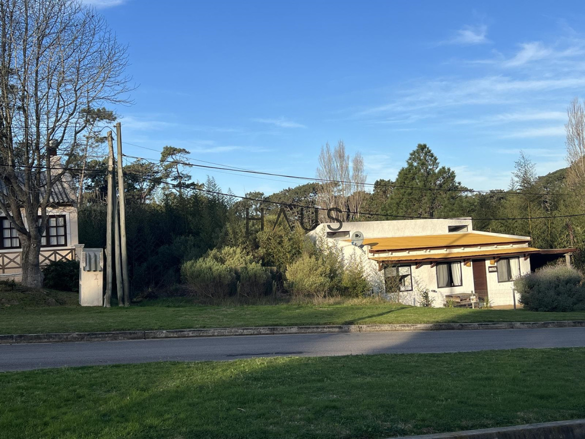 Terreno ID.373 - Terreno en Montoya La Barra, sobre Av. jaureguiberry a 450mts del mar, 504m2