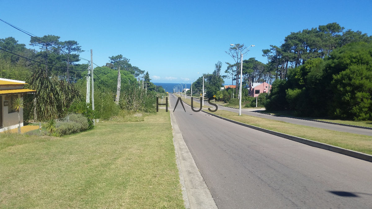 Terreno ID.373 - Terreno en Montoya La Barra, sobre Av. jaureguiberry a 450mts del mar, 504m2