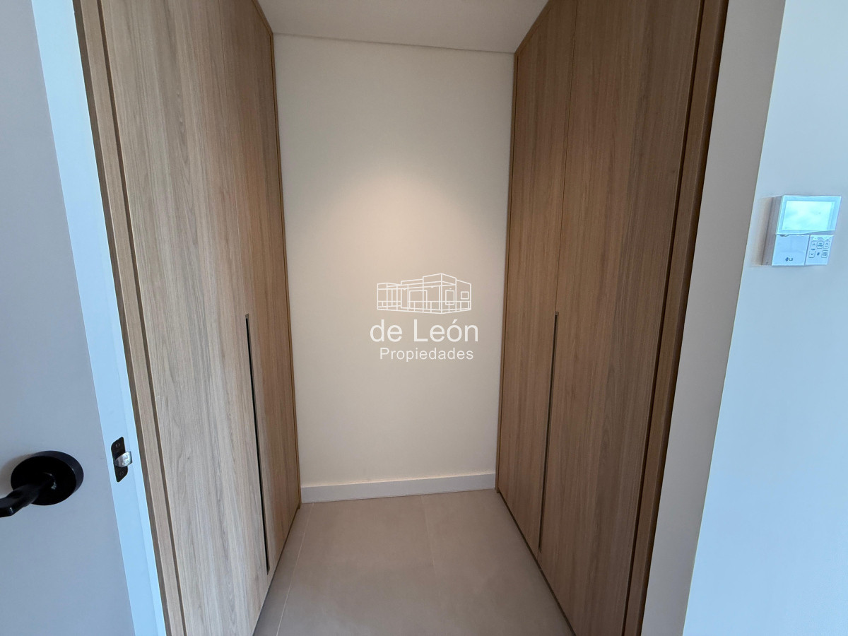 Apartamento ID.15240 - Departamento de 4 dormitorios en suite más servicio, sobre la playa, Manantiales