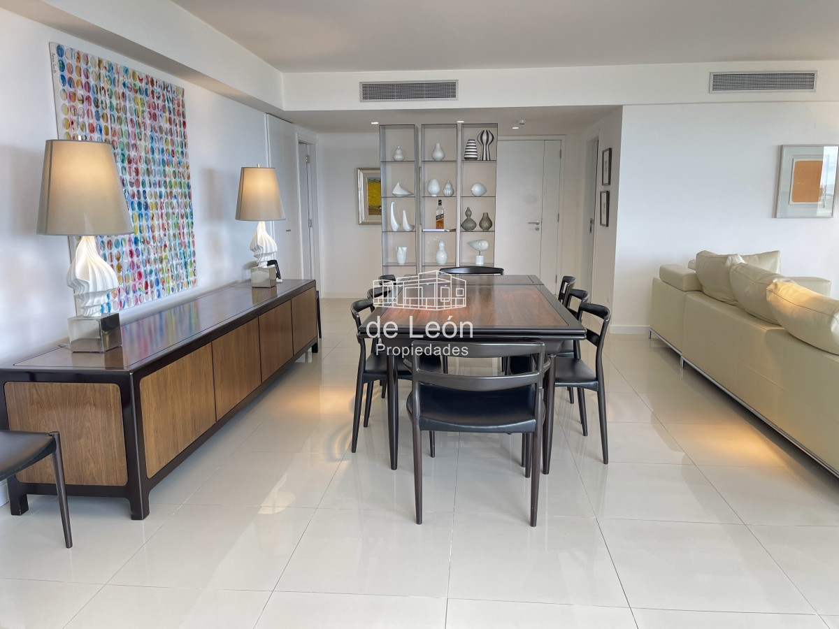 Apartamento ID.14933 - Espectacular departamento de 3 suites y dependencia en Tiburon 3, Playa Brava, Punta del Este