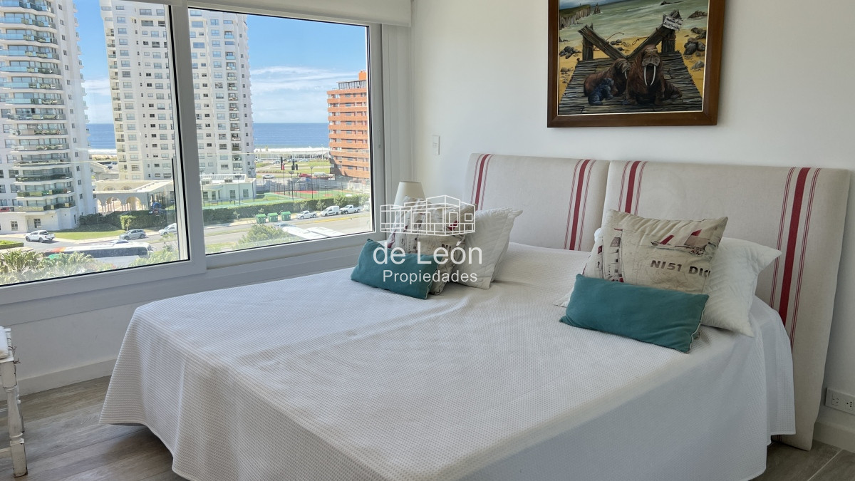 Apartamento ID.14950 - Excelente departamento de 4 dormitorios frente al mar en Playa Mansa, inmejorable vista, Punta del Este