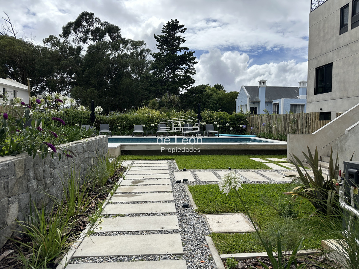 Apartamento ID.15185 - Excelente apartamento estilo casa de 3 dormitorios en La Barra