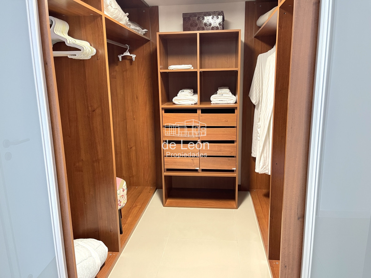 Apartamento ID.14933 - Espectacular departamento de 3 suites y dependencia en Tiburon 3, Playa Brava, Punta del Este