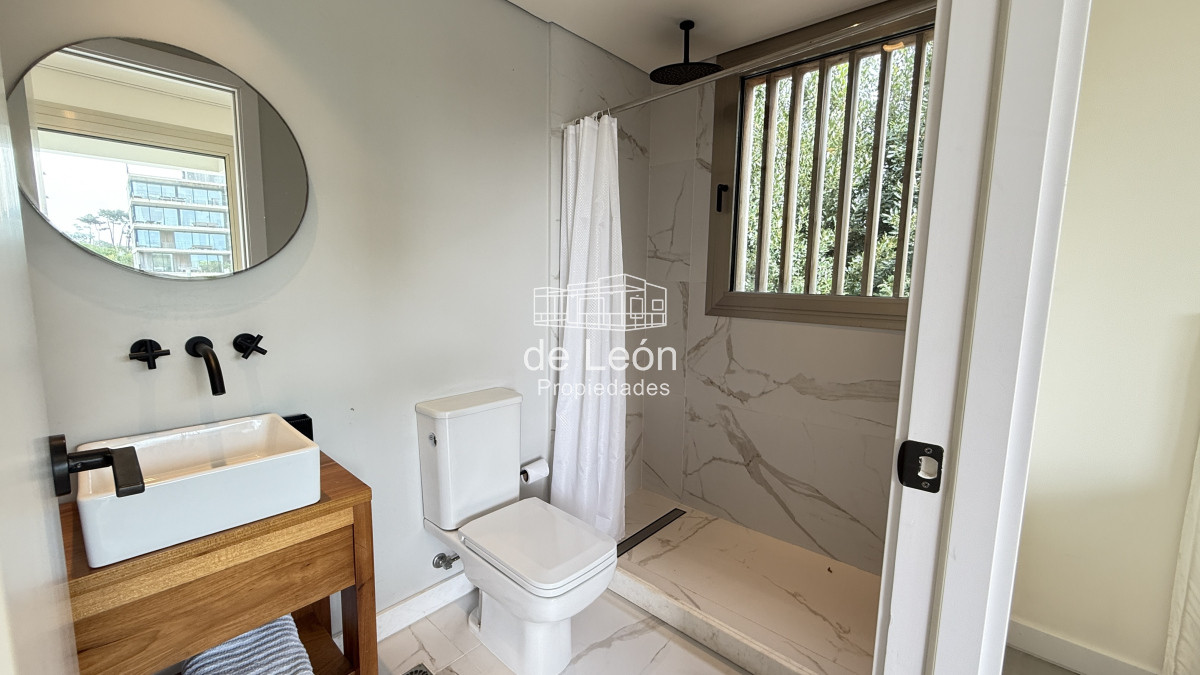 Apartamento ID.15240 - Departamento de 4 dormitorios en suite más servicio, sobre la playa, Manantiales