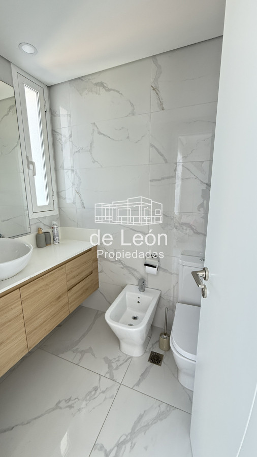 Apartamento ID.15275 - Departamento en alquiler Paramount Tower Punta del Este