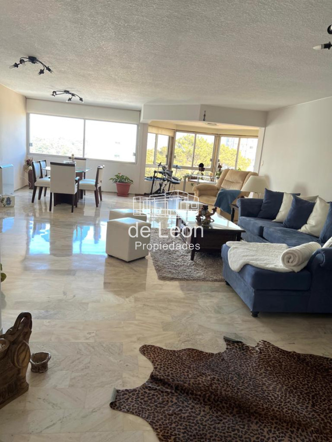 Apartamento ID.14939 - Departamento reciclado de 3 dormitorios y servicio sobre Roosevelt 