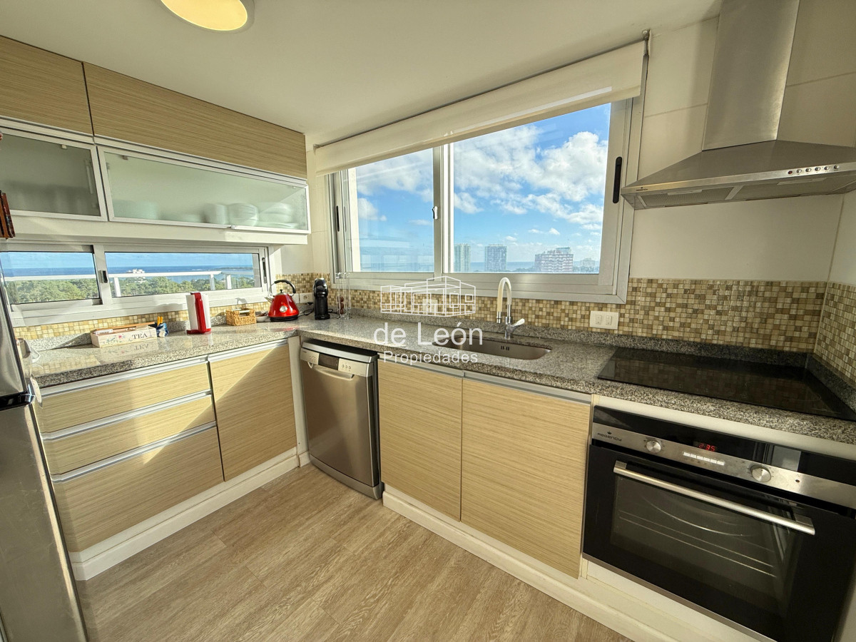 Apartamento ID.15272 - Excelente departamento con vista de 3 dormitorios 2 baños en venta, Punta del Este