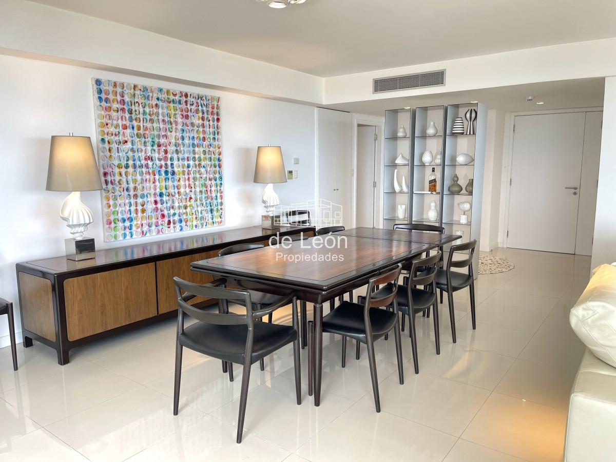 Apartamento ID.14933 - Espectacular departamento de 3 suites y dependencia en Tiburon 3, Playa Brava, Punta del Este