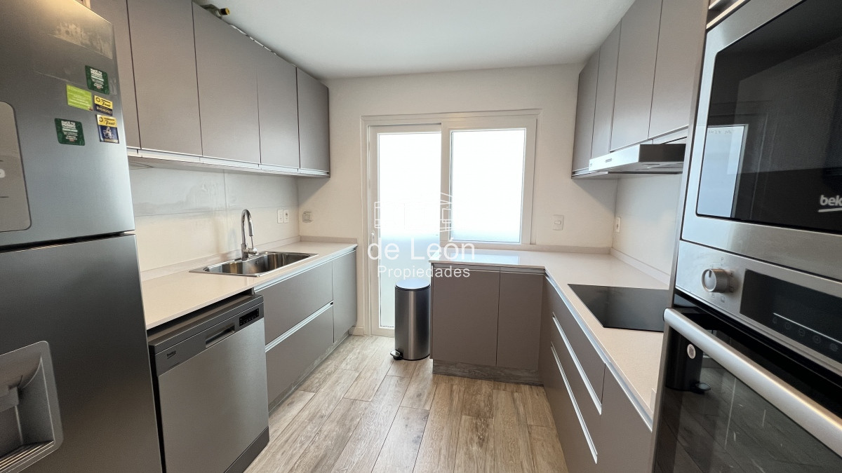 Apartamento ID.14950 - Excelente departamento de 4 dormitorios frente al mar en Playa Mansa, inmejorable vista, Punta del Este