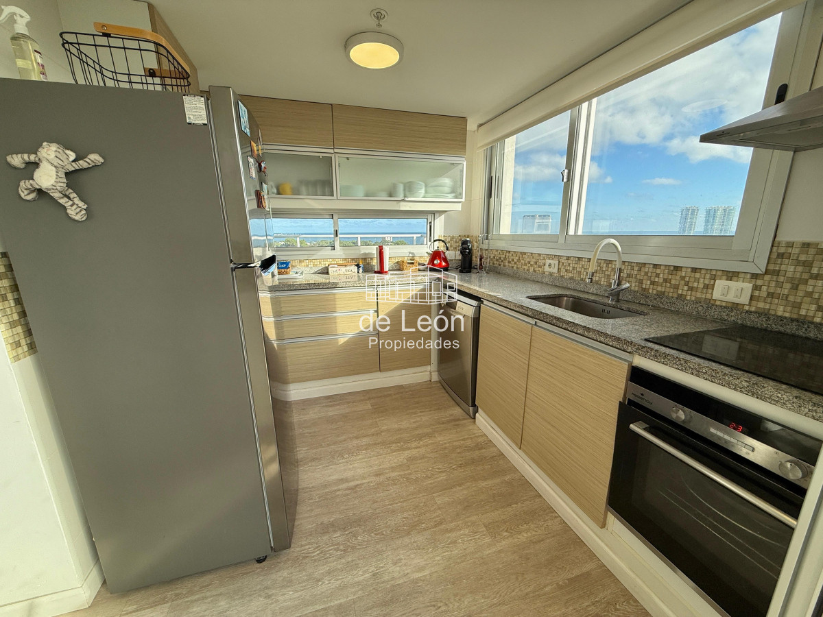 Apartamento ID.15272 - Excelente departamento con vista de 3 dormitorios 2 baños en venta, Punta del Este