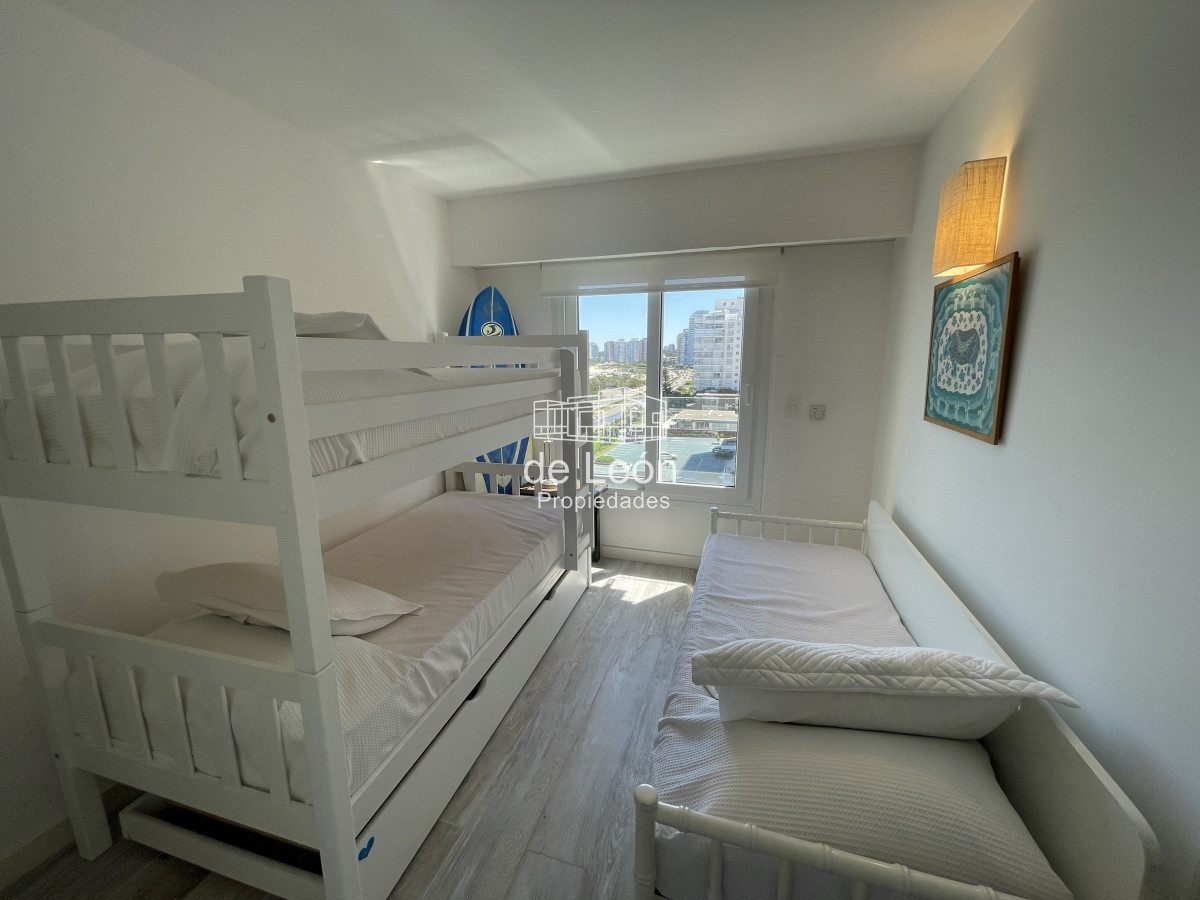 Apartamento ID.14950 - Excelente departamento de 4 dormitorios frente al mar en Playa Mansa, inmejorable vista, Punta del Este