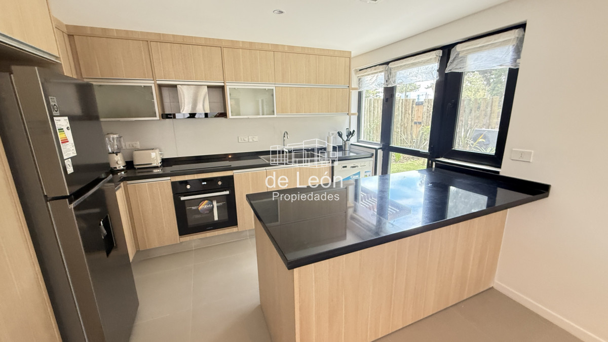 Apartamento ID.14801 - Casa en complejo La Barra, excelente oportunidad para invertir