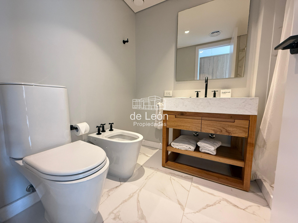 Apartamento ID.15240 - Departamento de 4 dormitorios en suite más servicio, sobre la playa, Manantiales