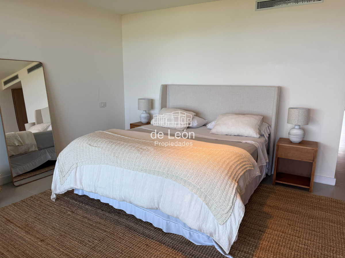 Apartamento ID.15240 - Departamento de 4 dormitorios en suite más servicio, sobre la playa, Manantiales