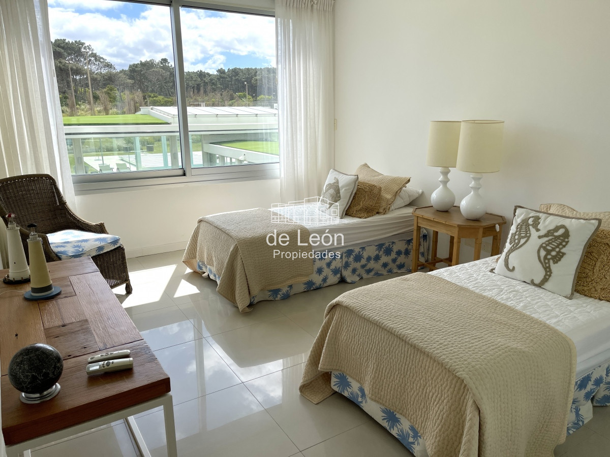 Apartamento ID.14933 - Espectacular departamento de 3 suites y dependencia en Tiburon 3, Playa Brava, Punta del Este