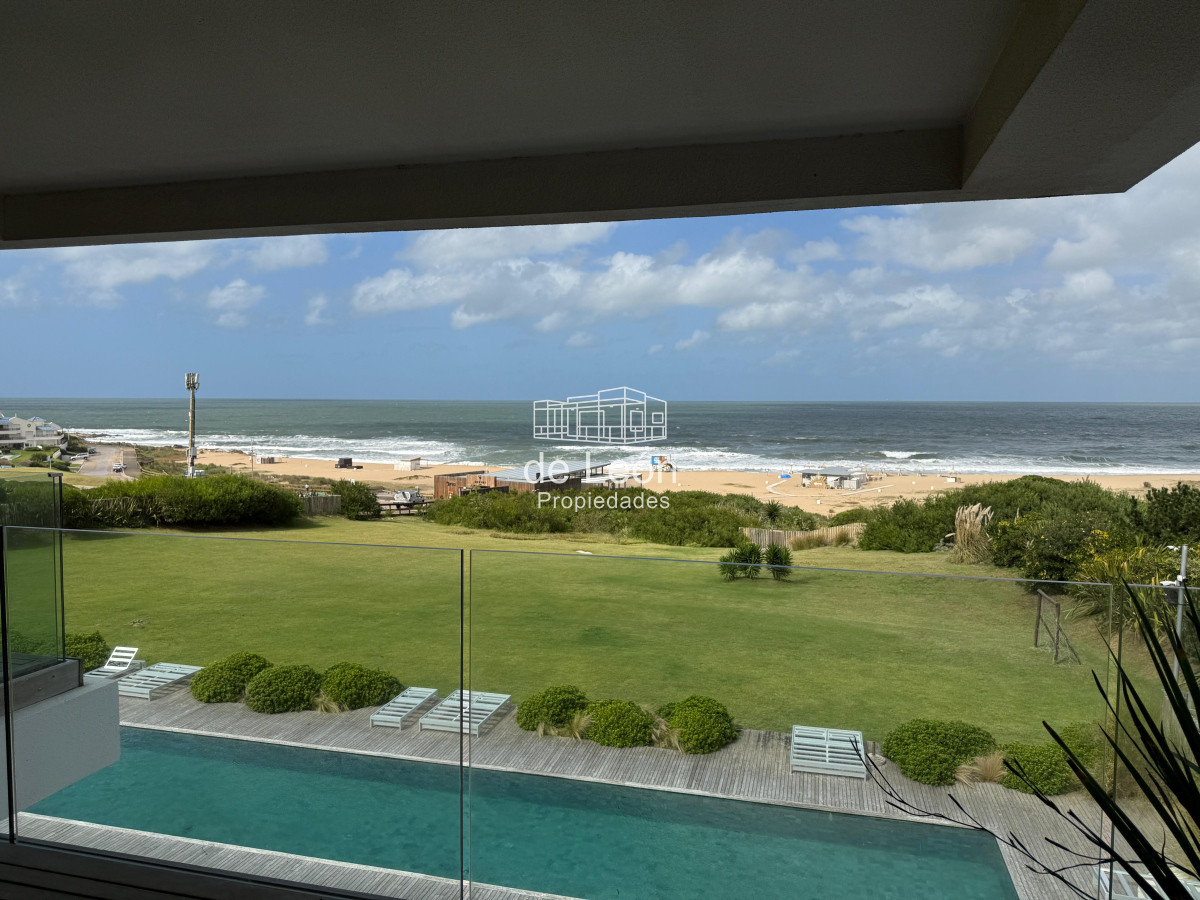 Apartamento ID.15240 - Departamento de 4 dormitorios en suite más servicio, sobre la playa, Manantiales