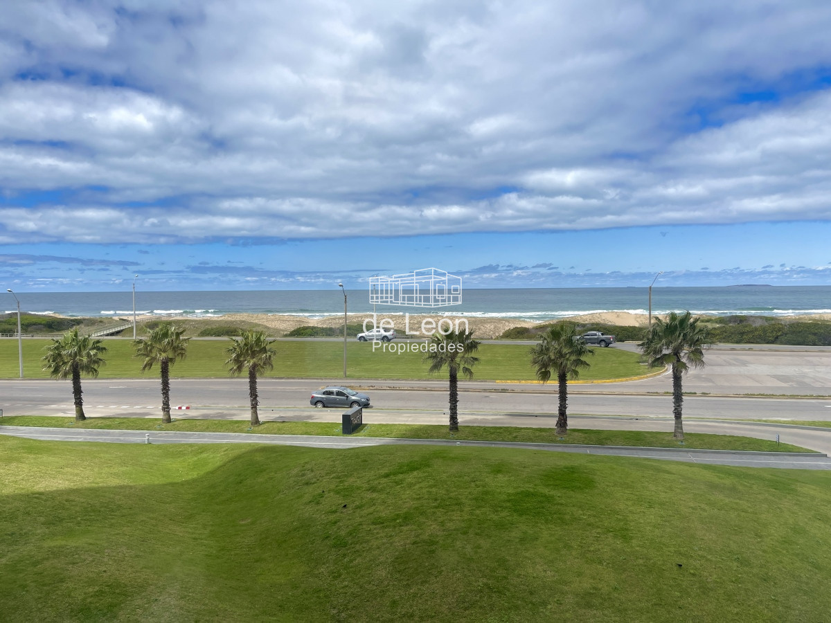 Apartamento ID.14933 - Espectacular departamento de 3 suites y dependencia en Tiburon 3, Playa Brava, Punta del Este