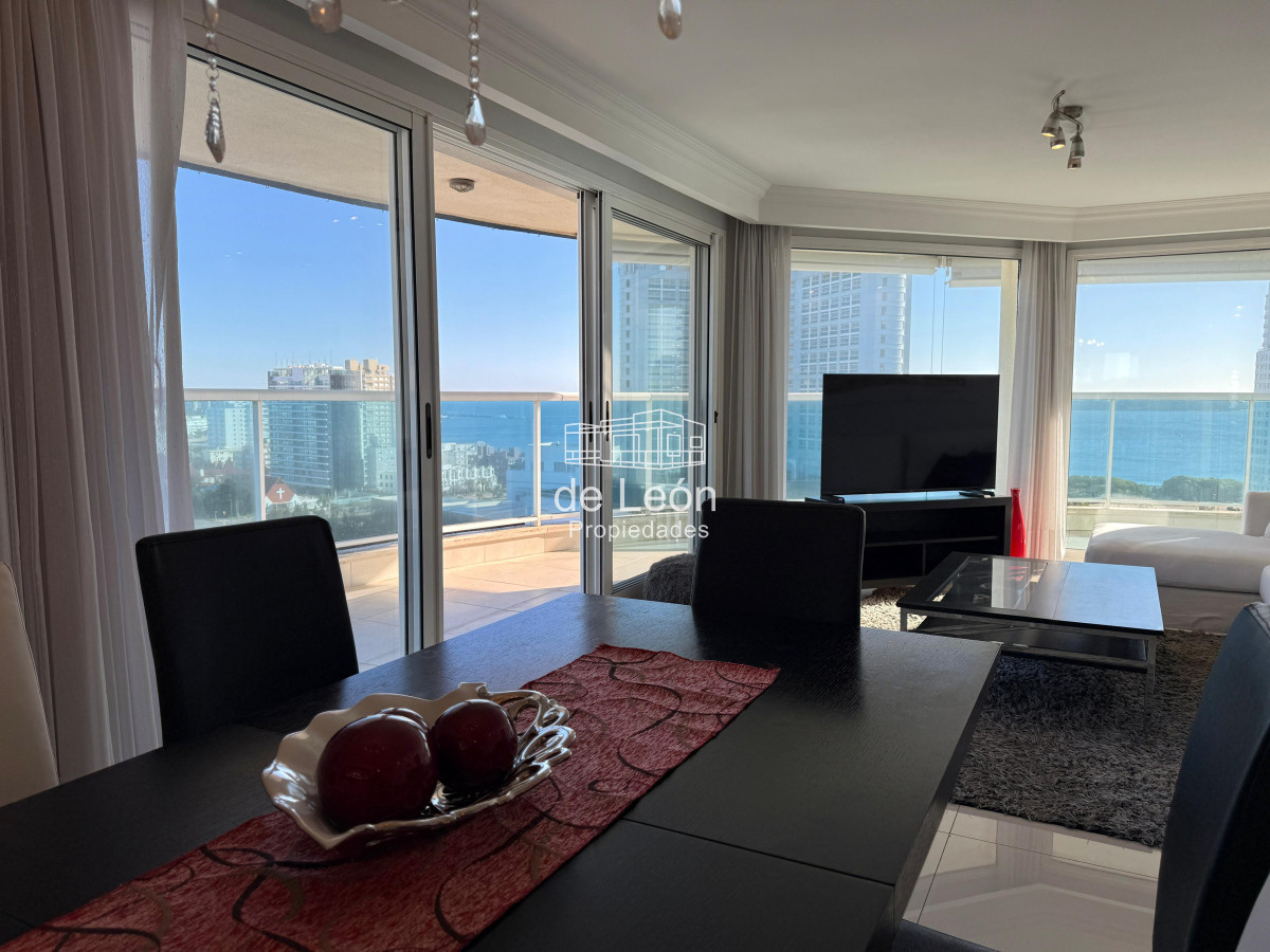 Apartamento ID.15301 - Departamento de 3 dormitorios + servicio en venta, vista al mar, Punta del Este